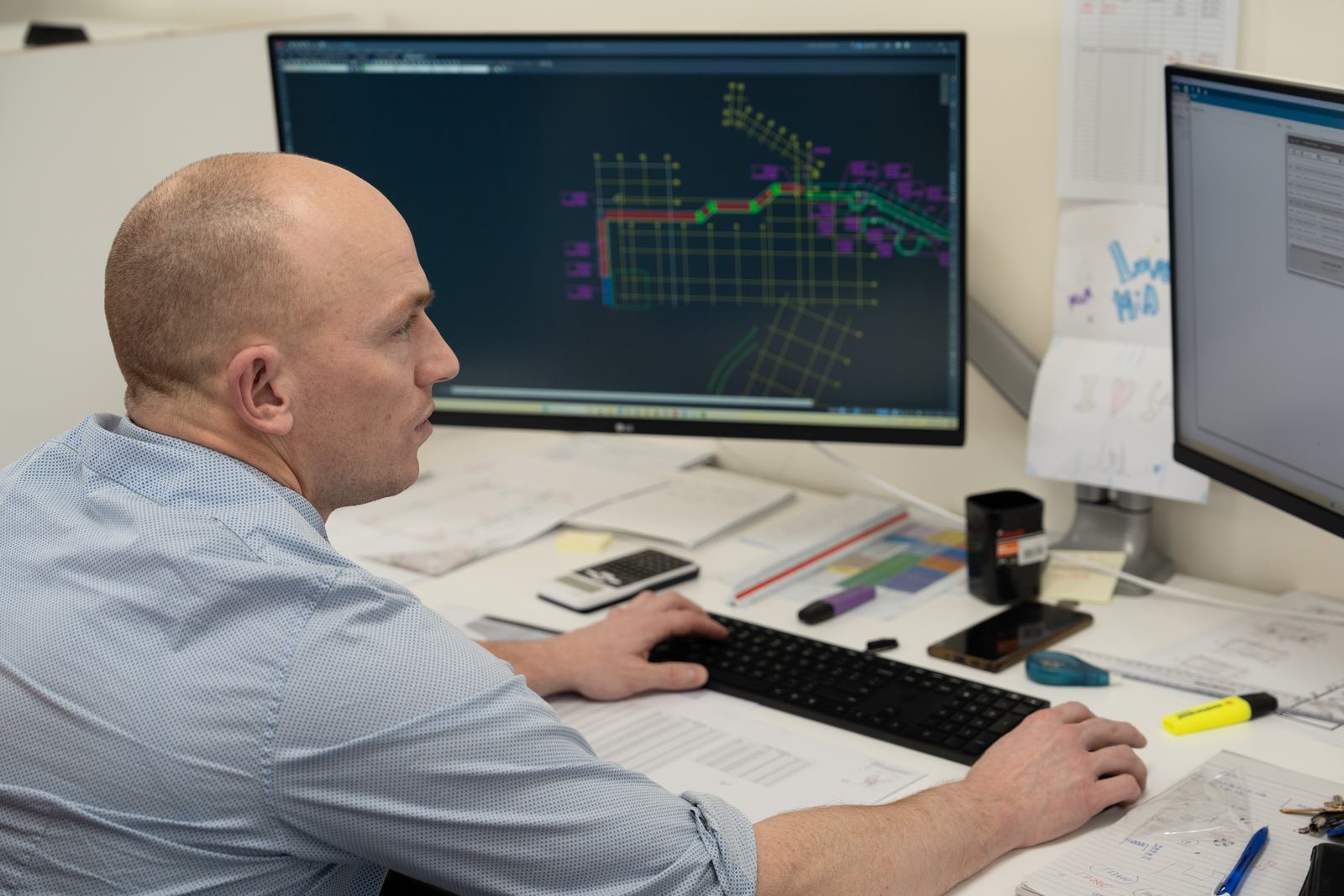 Scheduler working on a reinforcing detail on screen